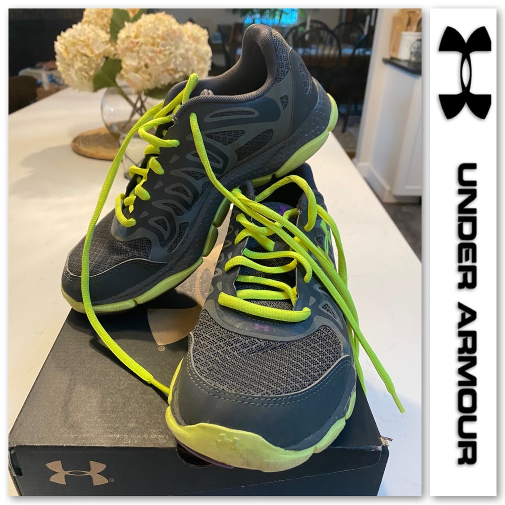 Under Armour Women’s Running Sneakers – Size 7